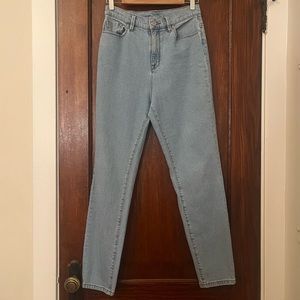 BDG MOM HIGH RISE JEANS - SIZE 27